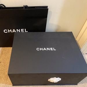 Chanel gifting box+ bags+ staff